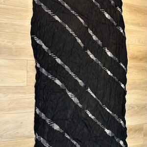 Elegant Black and Gray Women's scarf